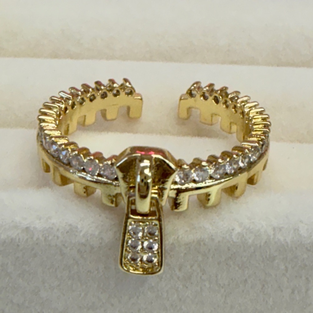 Elegant Gold and Silver Women's Ring